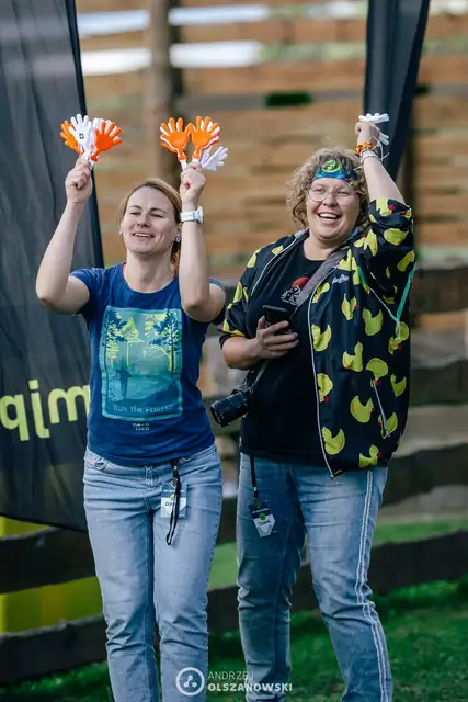 Kibice z pomponami